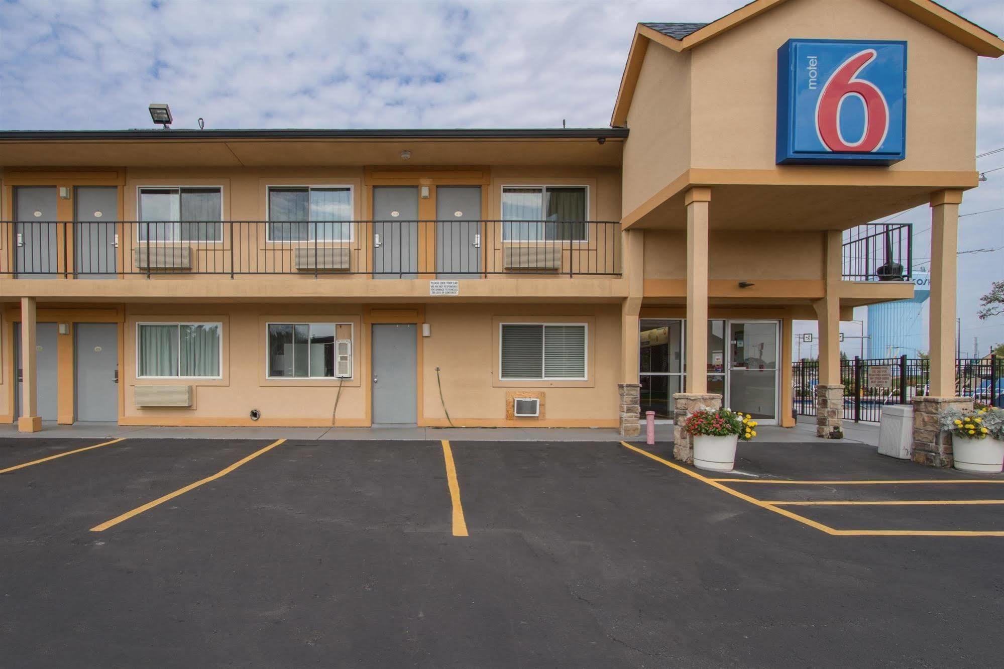 Motel 6-Oshkosh, Wi Exterior photo