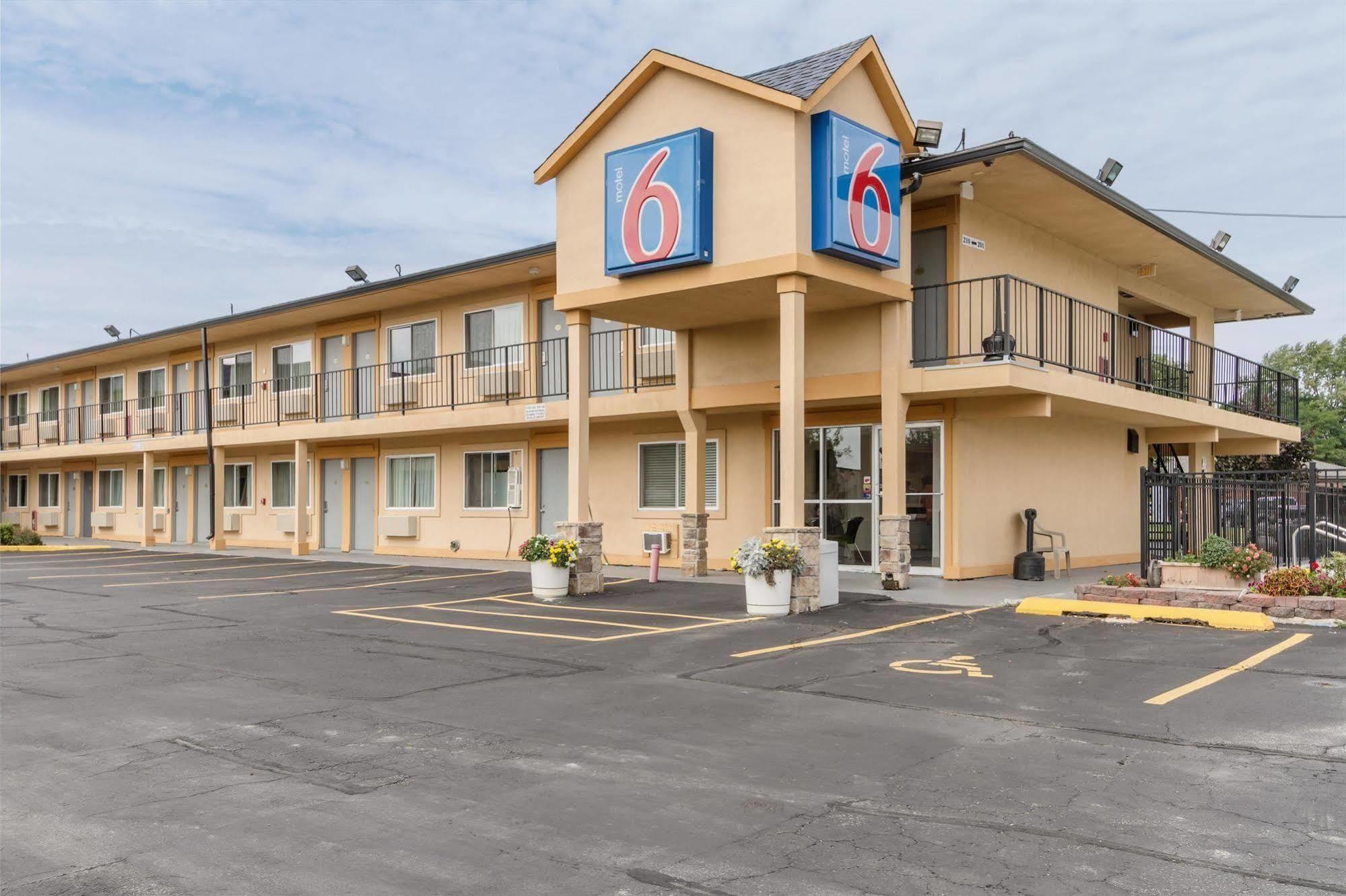 Motel 6-Oshkosh, Wi Exterior photo